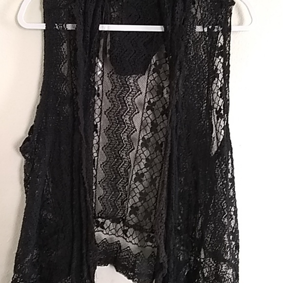 Tops - Late for dinner. Embroidery vest in black .